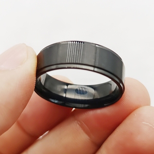 Venta al <span class=keywords><strong>por</strong></span> mayor directa 8mm clásico negro titanio Acero inoxidable anillos para hombres alianzas <span class=keywords><strong>de</strong></span> boda <span class=keywords><strong>regalos</strong></span> <span class=keywords><strong>de</strong></span> <span class=keywords><strong>aniversario</strong></span> para parejas para hombres - Product Image 4