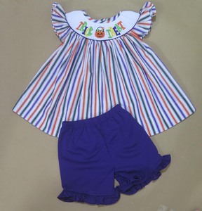Conjunto de pantalones cortos morados con mangas con volantes y rayas verticales coloridas para niña, disfraz de Halloween - Product Image 2