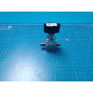 Válvula de Diafragma de Ultra Alta Pureza FUJIKIN 316L UP 021329, Usada como Pieza de Repuesto para Equipos de Semiconductores Legacy - Product Image 1