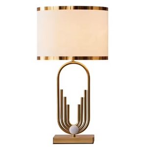 Mesita de Noche Moderna y Lujosa con Lámpara Dorada - Product Image 6