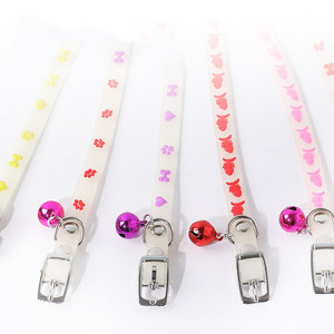 <span class=keywords><strong>Collier</strong></span> de <span class=keywords><strong>chat</strong></span> lumineux brillant petit <span class=keywords><strong>collier</strong></span> de chien Anti-perte <span class=keywords><strong>Fluorescent</strong></span> Silicone <span class=keywords><strong>chat</strong></span> cloche <span class=keywords><strong>collier</strong></span> cou anneau Pet <span class=keywords><strong>chat</strong></span> accessoires - Product Image 5