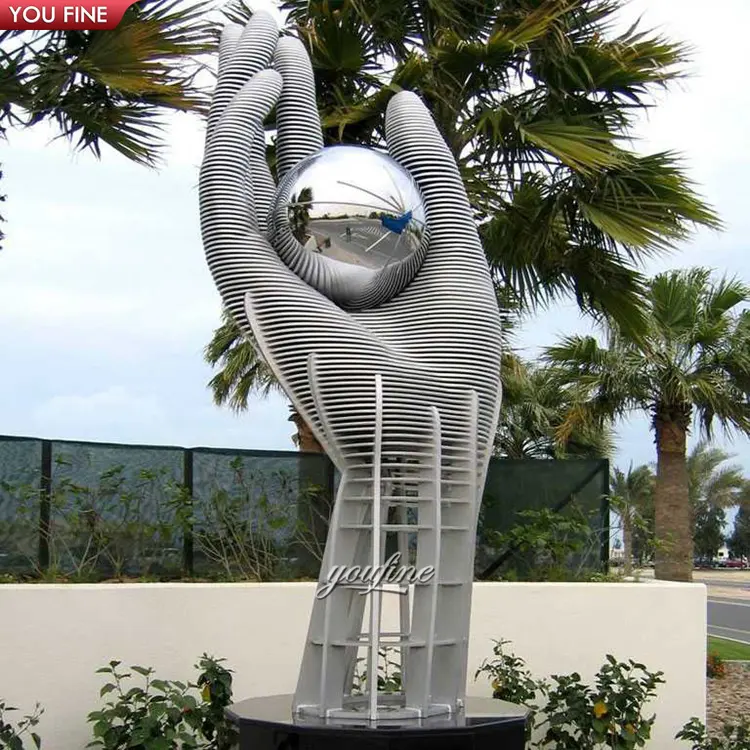 アウトドアガーデンラージモダンメタルステンレススチール手とボールの彫刻像