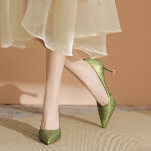 Zapatos de Tacón Alto para Mujer, Modelo 7666D, Punta en Pico, Tacón de Aguja, Satinados, Retro, de 5cm-8cm, Estilo Slip-On, Tendencia de Moda - Product Image 2