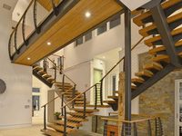 Escalier flottant préfabriqué moderne en acier au carbone à poutre unique avec marches en bois de hêtre/chêne – Conception d'escalier intérieur pour maisons