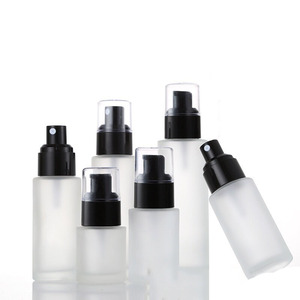 Flacon pompe en verre givré vide pour cosmétiques, huiles, sérums et lotions, avec tête de pompe en plastique noir - Product Image 2