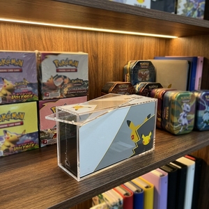 Vente en gros : Étui magnétique de luxe en acrylique UPC pour 25e anniversaire, avec protection UV à 99 %, pour la présentation et la collection de cartes TCG - Product Image 3