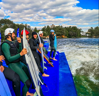Simulateur de surf en eau profonde Surfstage SF258 pour lacs extérieurs, avec plateforme flottante en fibre de verre et en acier pour les riders expérimentés