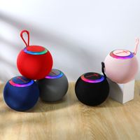 68D #   Haut-parleur portable mini avec lumières LED RGB sans fil, étanche IPX-6, tissu, fente pour carte, caisson de basses