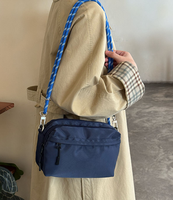 Sac bandoulière carré mini japonais en tissu Oxford résistant à l'eau pour femme, personnalisable en usine, idéal pour le campus et les courts trajets