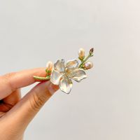 Bros Camellia Elegan untuk Wanita, Bros Bunga Gaya Baru, Aksesori Cheongsam, Pin Mewah dan Elegan untuk Mantel