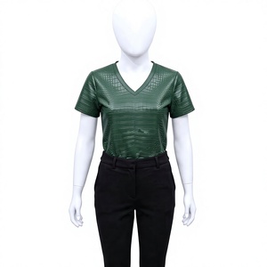 T-shirt décontracté vert à col en V et manches courtes pour femme, effet cuir motif crocodile - Product Image 1