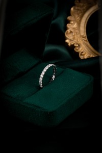 Classic PT900 Platinum 0.968ct Round Brilliant Lab Grown Diamond <b>Ring</b> | Round Brilliant Cut Lab Created Diamond Wedding Band - Product Image 2
