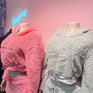 2025 Kadın Düz Renk Günlük Moda Kabarık Kadife Sonbahar Kış Uzun Model Çok Renkli İsteğe Bağlı Dar Kesim 2 Parça Takım - Product Image 4