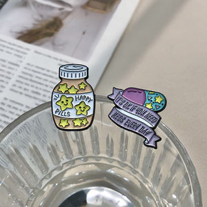 Spilla a Forma di Pillola Love Star, Design Personalizzato 'È Ok di Prendere Medicinali', Distintivo per Risvolto, Cura della Salute Mentale, Spilla in Metallo con Smalto Morbido - Product Image 3