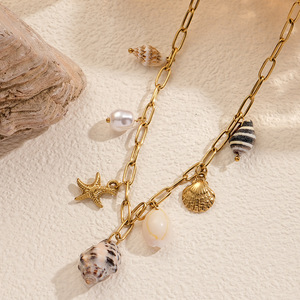 Collier en acier inoxydable plaqué or PVD 18K océan Collier tendance coeur coquille céramique corail étoile de mer conque escargot de mer poisson perle coquille - Product Image 1