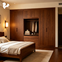 Armoire intégrée sur mesure en placage de noyer, style Shaker chinois moderne avec section de suspension ouverte et tiroirs, pour chambre principale