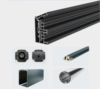 Persianas enrollables dobles WR150-220 a prueba de viento con toldo integrado, bloqueo UV, motor a batería de litio, persiana enrollable motorizada para exteriores