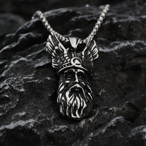 Collar con Colgante de Guerrero Vikingo de Acero Inoxidable Estilo Nórdico Retro, Diseño con Rostro, Joyería de Regalo para Hombre - Product Image 1