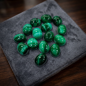 หินอัญมณีทรงหลังเบี้ย8x10มม. ได้รับการรับรองจาก Malachite ธรรมชาติ - Product Image 2