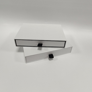 Boîte cadeau avec doublure en velours noir, fermeture à languette, logo personnalisé, emballage de luxe pour bijoux, montres, articles de première qualité - Product Image 3