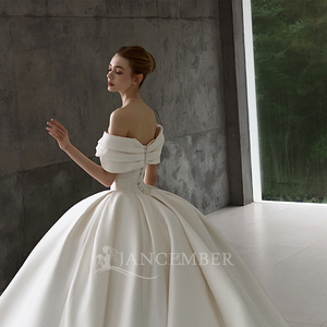 Robe de mariée élégante Lsgz07 en satin ivoire, épaules dénudées, plissée, style minimaliste, Jancemebr - Product Image 4