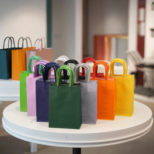 Sacchetti per la spesa in carta Kraft colorata riciclabile con Logo stampato personalizzato all'ingrosso per l'imballaggio <span class=keywords><strong>e</strong></span> regalare regali - Product Image 2