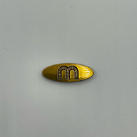 Étiquettes métalliques personnalisées ovales en strass anti-corrosion avec logo lettre M, vente en gros pour vêtements, sous-vêtements, sacs, casquettes