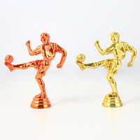 Figurine de footballeur en plastique doré pour trophée, idéale pour les récompenses sportives et les pièces de trophée