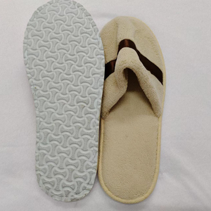 Zapatillas de hotel de lana de coral, cómodas y personalizadas, color blanco cremoso, venta directa de fábrica - Product Image 4