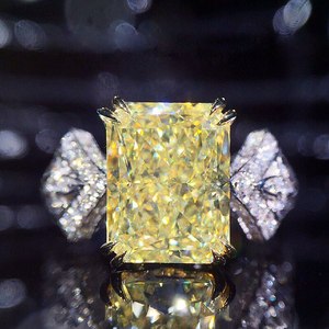 Anello Statement a Forma Quadrata, Design Classico, Anello da Dito per Donne - Product Image 1