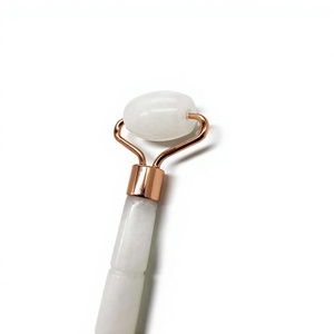Rouleau de massage en jade blanc avec logo personnalisé, masseur facial pour les soins de la peau - Product Image 3
