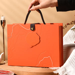 Cadeau de luxe imprimé sur mesure forme magnétique inséré rabat de boîte cadeau rigide avec étui de transport en cuir - Product Image 4