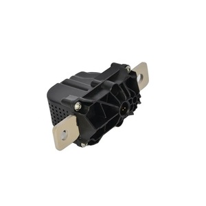 Boîtier de protection de batterie Double Fists 1064689-00-J avec porte-fusible pour interrupteur de batterie Tesla - Product Image 2