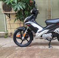 Vélo à cadre courbé Haojue Xuandi 110cc en gros, moteur 110cc, vitesse maximale 61-80 km/h, transmission fluide, design ergonomique