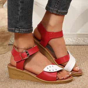 Arrivo taglie forti con fibbia per Sole spesse <span class=keywords><strong>sandali</strong></span> da spiaggia con <span class=keywords><strong>tacco</strong></span> <span class=keywords><strong>medio</strong></span> tagliato a foglia e zeppa da <span class=keywords><strong>donna</strong></span> - Product Image 2