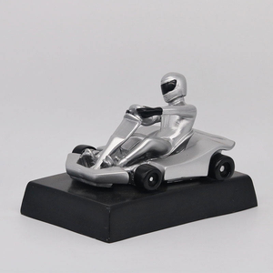 Trofeo de Resina Personalizado al por Mayor para Karting - Premio de Piloto de Carreras en Pose de Victoria de Campeón - Product Image 3