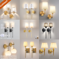 Appliques Murales Intérieures Dorées RVB Dimmables Sans Fil à Piles avec Télécommande Rechargeables pour Salon