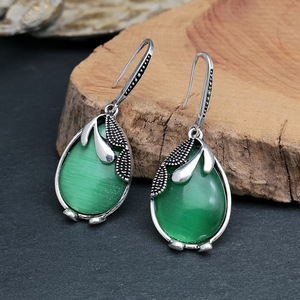 Orecchini a Gancio Vintage con Pietra Occhio di Gatto Verde, Gioielli in Pietra Naturale per Donne, Accessori in Stile Retrò - Product Image 1