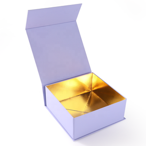 Caja de regalo plegable púrpura de alta calidad, Interior dorado, ventaja UV, papel Kraft de Vietnam, lámina de cartón, materiales reciclados en relieve - Product Image 1