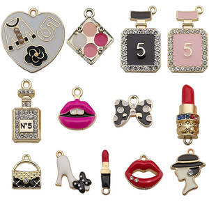 Ciondoli smaltati per la creazione di <span class=keywords><strong>gioielli</strong></span>: ciondoli a forma di rossetto, ciondoli a forma di tacco alto di design, ciondoli a forma di fiocco per collane fai da te - Product Image 6
