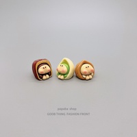 Cashew-Shaped Plastic Resin Artistic Injection-Molded Cute Desktop Ornament-Plant Theme Stress Relief for Computer Workspaces