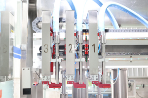 Hoàn Thành dự án tốc độ cao loại tuyến tính tự động 1L 2L chai nhựa thuốc trừ sâu servo điền dòng máy - Product Image 4