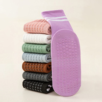 Bajo MOQ otoño antideslizante equipo algodón Yoga y Pilates gimnasio calcetines para niños jóvenes transpirable pegamento punto diseño personalizable Logo inferior