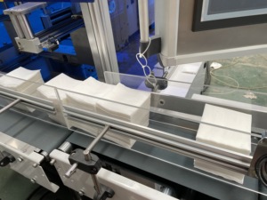 Đầy đủ tự động khăn giấy dập nổi Báo Chí gấp cắt in ấn đóng gói dây chuyền sản xuất - Product Image 6