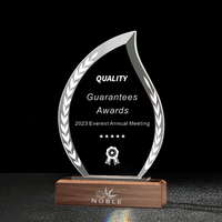 Trophées personnalisés en cristal de noyer et prix commémoratifs en bois pour la reconnaissance des employés Prix annuels Honneurs d'excellence