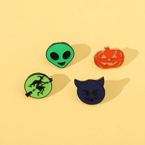 Broche <span class=keywords><strong>de</strong></span> Metal Personalizado con Diseño <span class=keywords><strong>de</strong></span> Halloween, Calabaza, Cara Sonriente, Fantasma, Pequeño Diablo, <span class=keywords><strong>Bruja</strong></span>, Unisex - Product Image 4