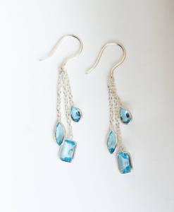 Pendientes colgantes Ocean Breeze Triple Drop con topacio azul y plata 925, estilo moderno, en venta. - Product Image 2