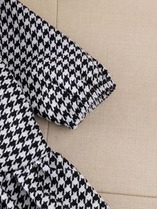 Ensemble deux pièces décontracté et élégant pour bébé <span class=keywords><strong>fille</strong></span>, collection printemps-automne 2026 : Robe à col en dentelle au crochet et béret assorti, style vintage, idéal pour le quotidien (ODM) - Product Image 5