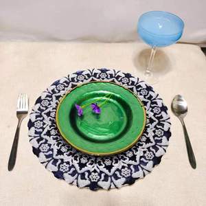 Assiette de présentation K11 en verre écologique, 33 cm (13 pouces), avec bord festonné et couleur transparente, idéale pour les mariages - Product Image 1