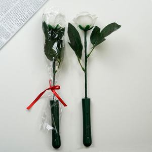 Cadeaux romantiques pour la Saint-Valentin, rose en plastique lumineuse à LED - Product Image 4